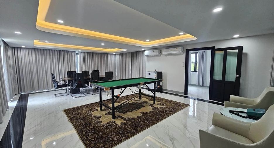 For rent 5 bedrooms villa in San Kamphaeng, Chiang Mai