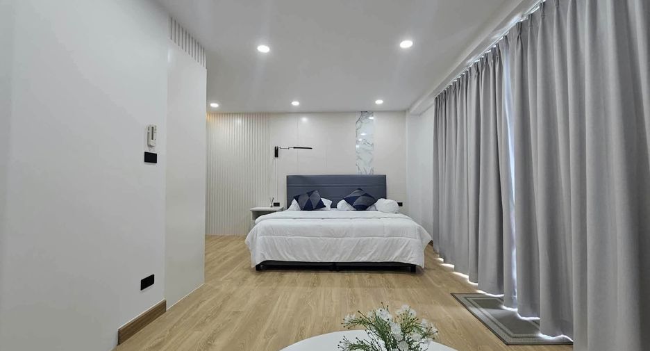 For rent 5 bedrooms villa in San Kamphaeng, Chiang Mai