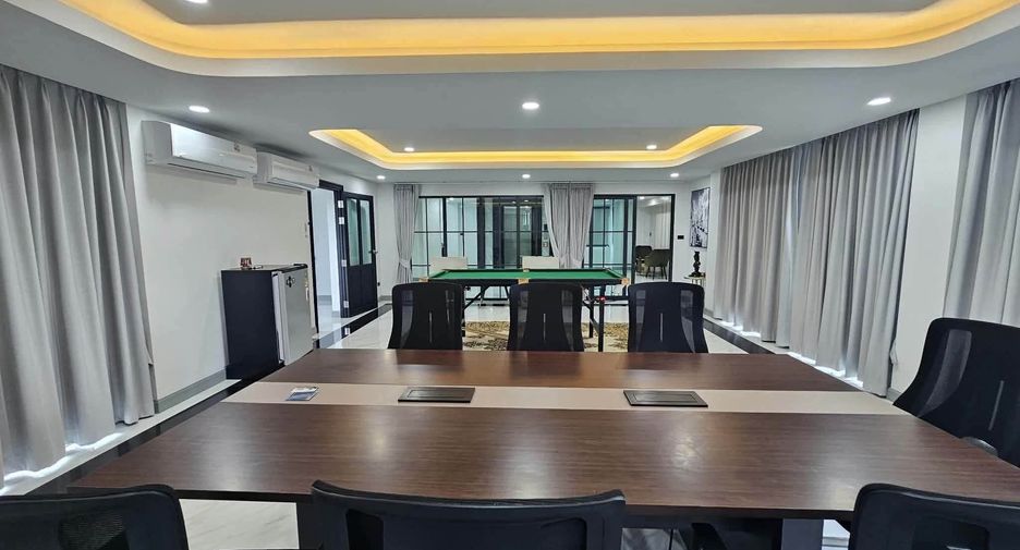 For rent 5 bedrooms villa in San Kamphaeng, Chiang Mai