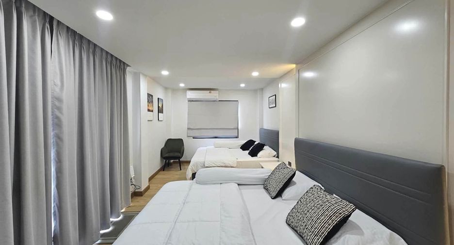 For rent 5 bedrooms villa in San Kamphaeng, Chiang Mai