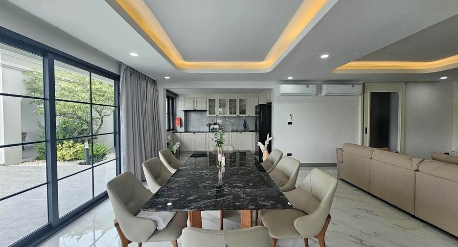 For rent 5 bedrooms villa in San Kamphaeng, Chiang Mai