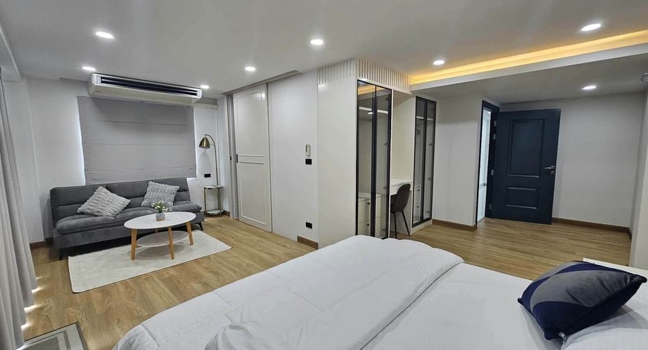 For rent 5 bedrooms villa in San Kamphaeng, Chiang Mai