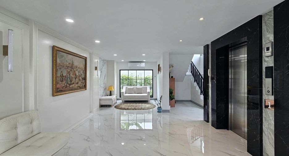 For rent 5 bedrooms villa in San Kamphaeng, Chiang Mai