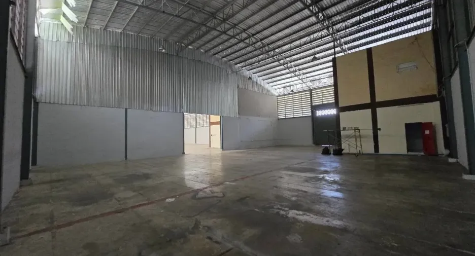 Almacén en alquiler y en venta en Mueang Samut Sakhon, Samut Sakhon