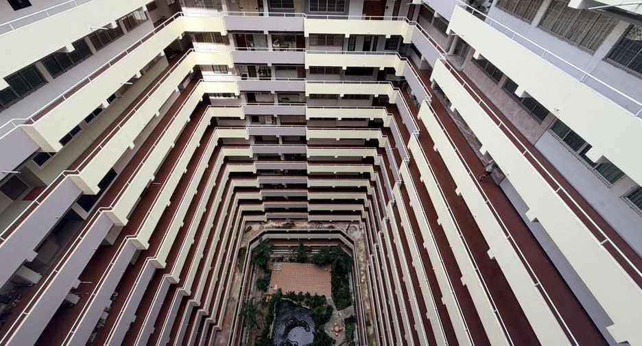 For rent 2 bedrooms condo in Huai Khwang, Bangkok