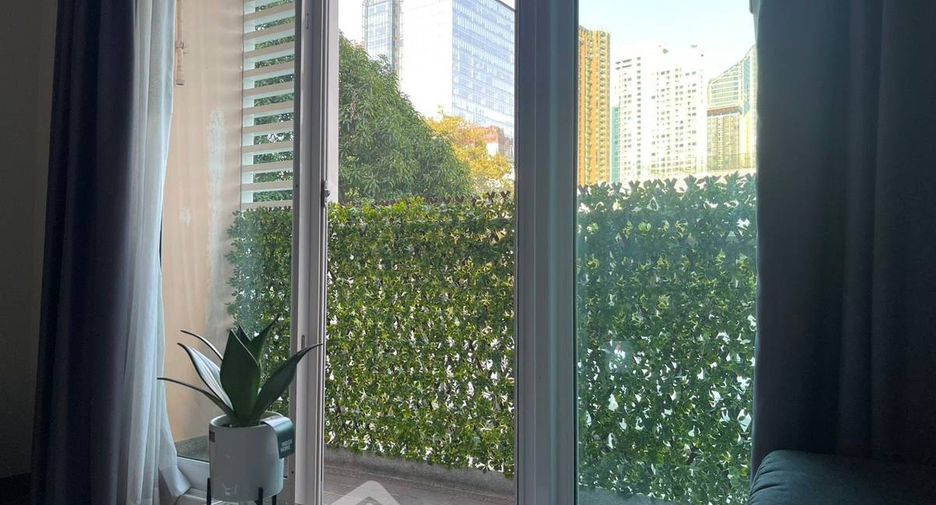 For rent and for sale 1 bed condo in Watthana, Bangkok