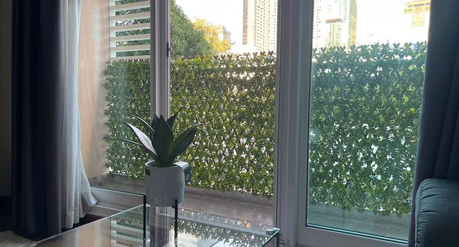 For rent and for sale 1 bed condo in Watthana, Bangkok