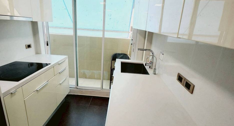 Condo en alquiler de 4 habitaciones en Watthana, Bangkok