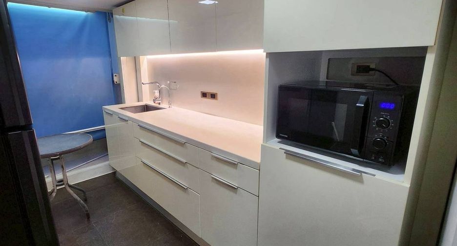 Condo en alquiler de 4 habitaciones en Watthana, Bangkok