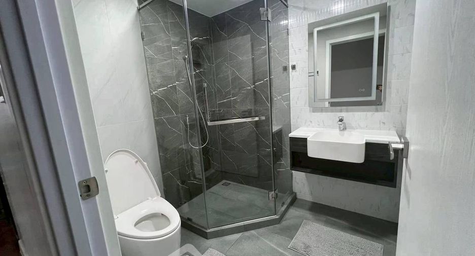 For rent 3 bedrooms condo in Watthana, Bangkok