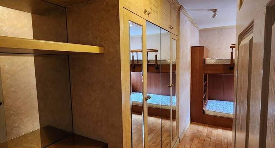 For rent 2 bedrooms condo in Bang Rak, Bangkok