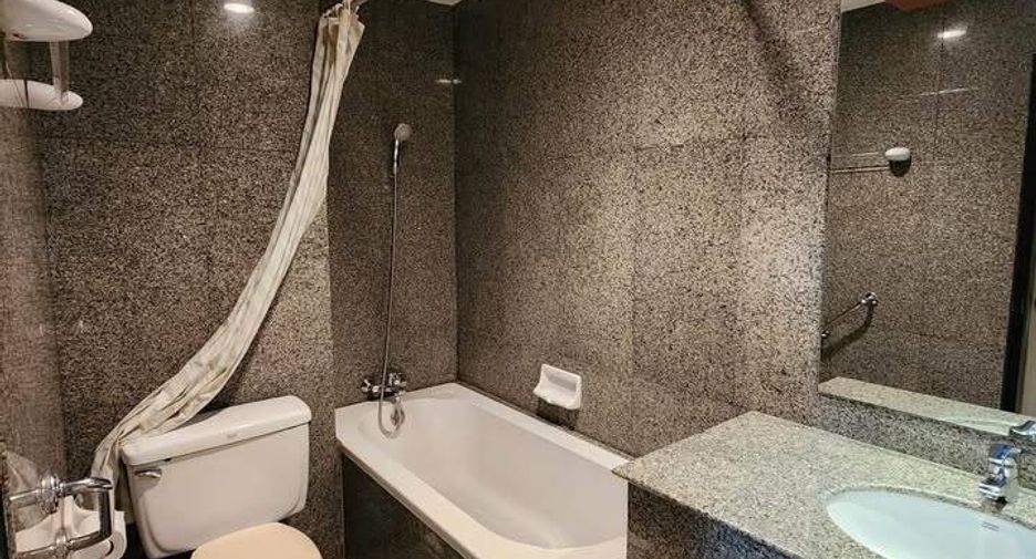 For rent 2 bedrooms condo in Bang Rak, Bangkok