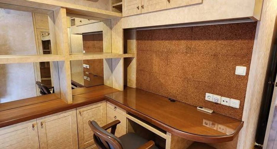 For rent 2 bedrooms condo in Bang Rak, Bangkok