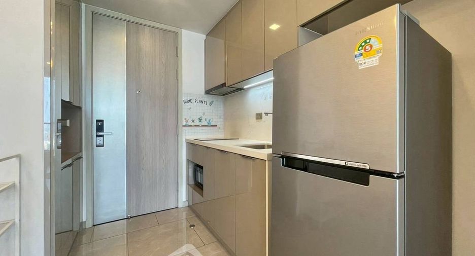 For rent 2 bedrooms condo in Huai Khwang, Bangkok