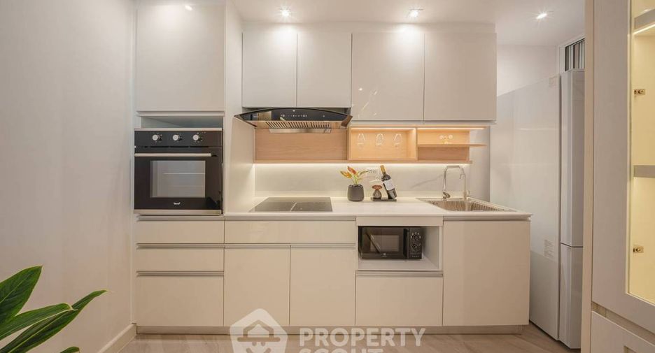 For sale 2 bedrooms condo in Yan Nawa, Bangkok