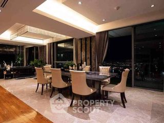 Condo en venta de 3 habitaciones en Yan Nawa, Bangkok