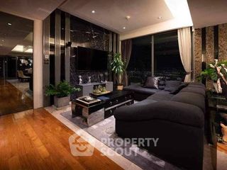Condo en venta de 3 habitaciones en Yan Nawa, Bangkok