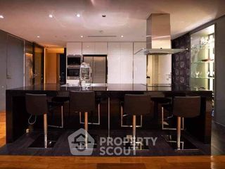 Condo en venta de 3 habitaciones en Yan Nawa, Bangkok