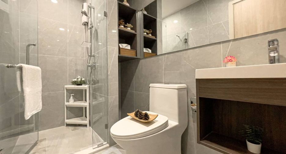 For sale 2 bedrooms condo in Huai Khwang, Bangkok