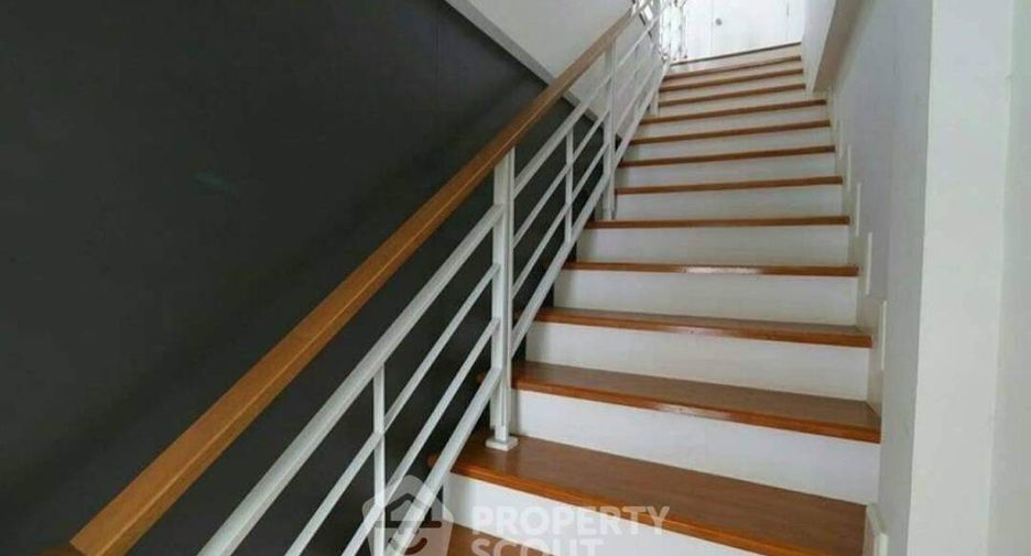 For sale 3 bedrooms townhouse in Lat Krabang, Bangkok