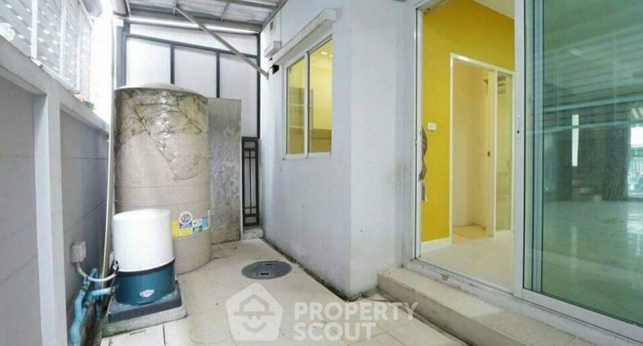 For sale 3 bedrooms townhouse in Lat Krabang, Bangkok