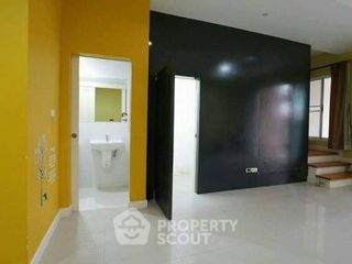 Casa adosada en venta de 3 habitaciones en Lat Krabang, Bangkok
