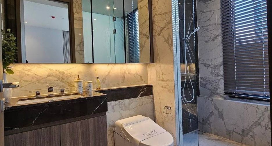À vendre 2 chambres condo à Khlong Toei, Bangkok