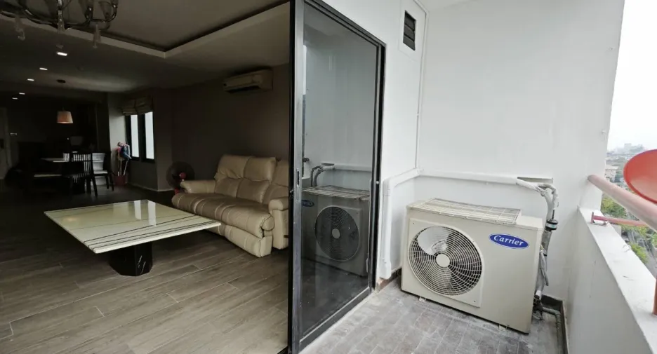 For sale 2 bedrooms condo in Phaya Thai, Bangkok