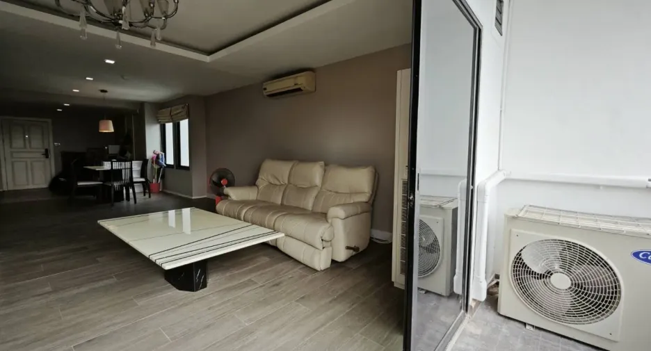 For sale 2 bedrooms condo in Phaya Thai, Bangkok