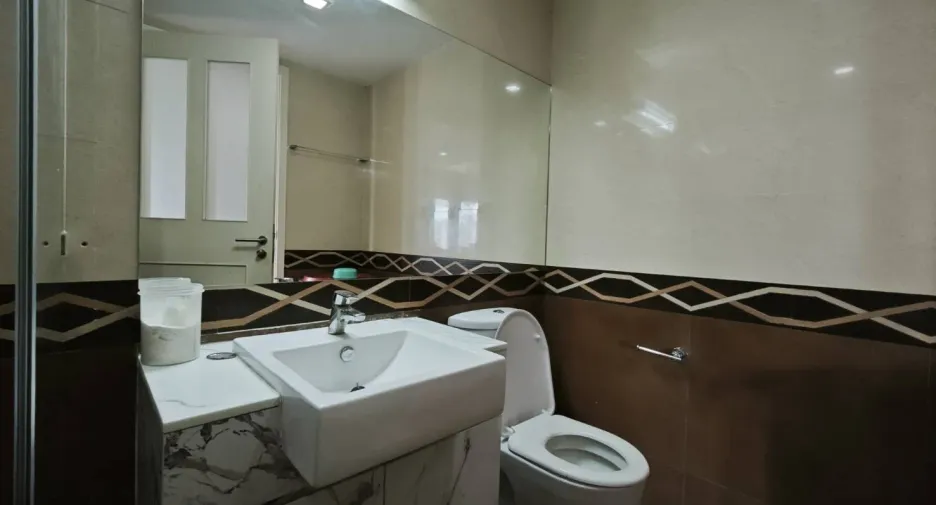 For sale 2 bedrooms condo in Phaya Thai, Bangkok