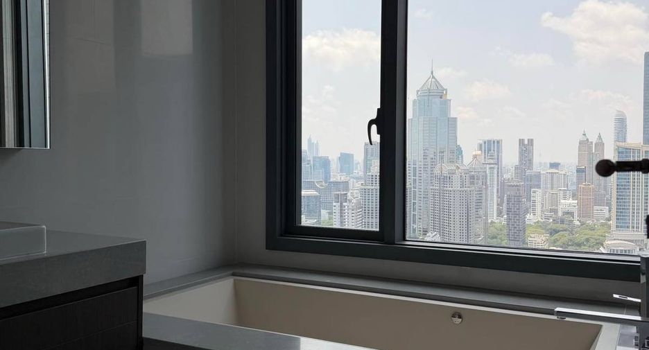 For sale 4 bedrooms condo in Khlong Toei, Bangkok