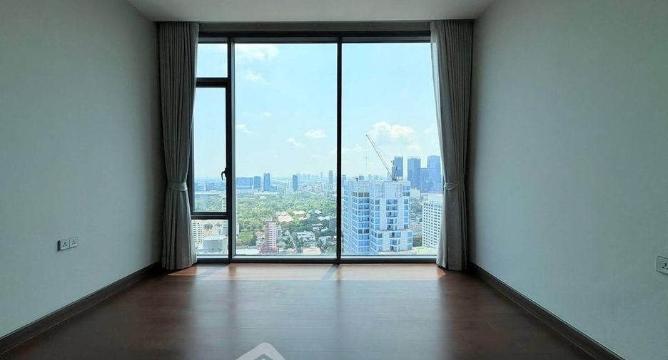 For sale 4 bedrooms condo in Khlong Toei, Bangkok