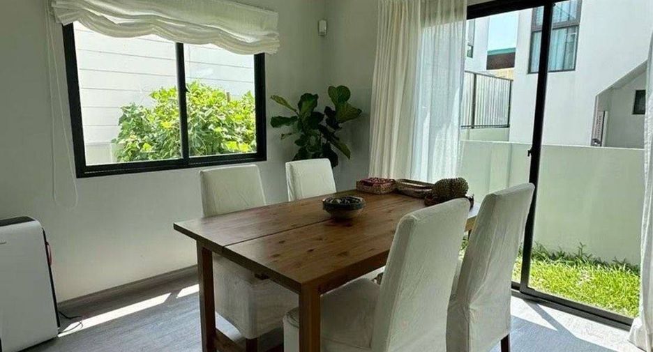For sale 4 bedrooms house in Lat Krabang, Bangkok