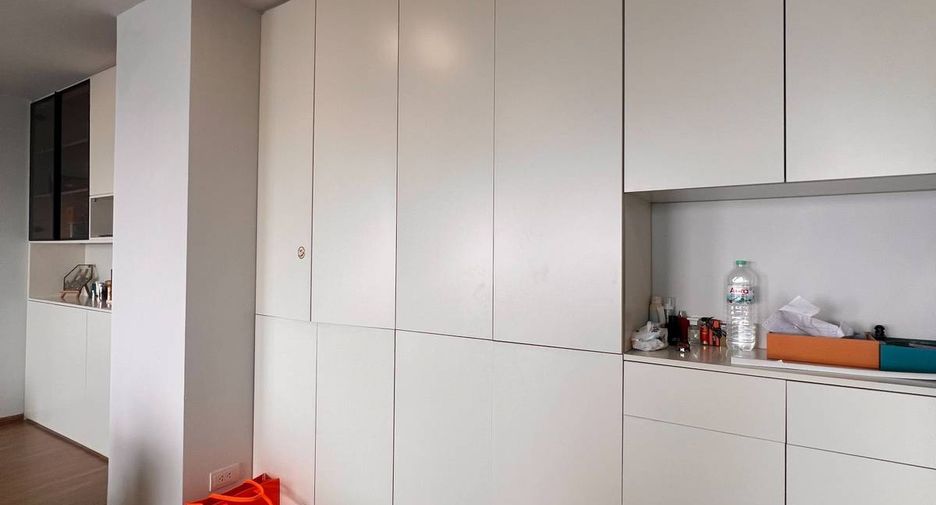 For sale 3 bedrooms condo in Watthana, Bangkok