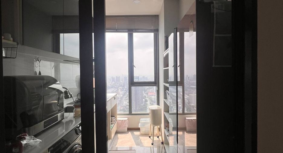 For sale 3 bedrooms condo in Watthana, Bangkok