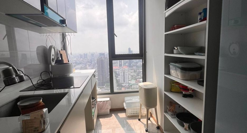For sale 3 bedrooms condo in Watthana, Bangkok