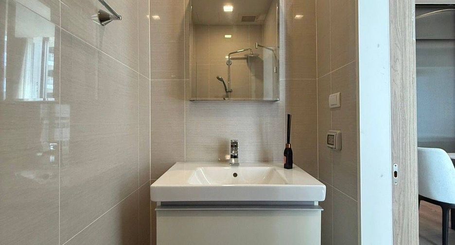 For sale 1 bed condo in Khlong Toei, Bangkok