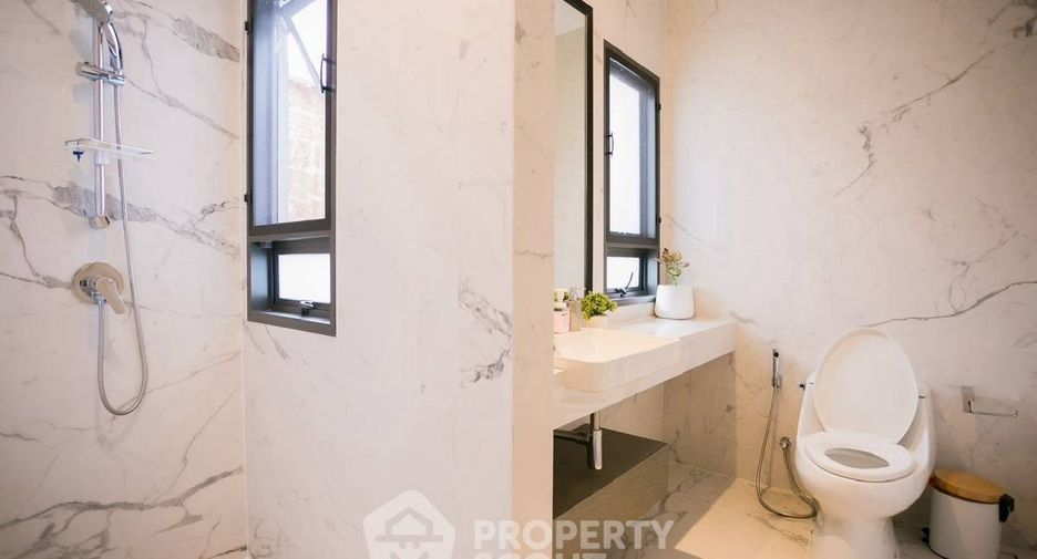 For rent and for sale 3 bedrooms house in Wang Thonglang, Bangkok