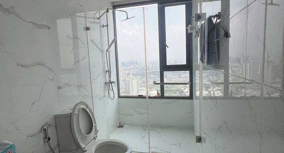 For sale 3 bedrooms condo in Watthana, Bangkok