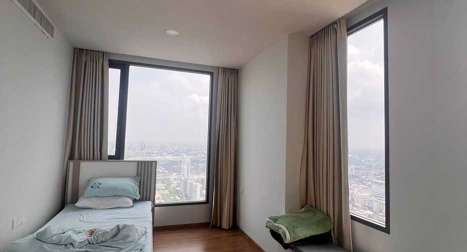 For sale 3 bedrooms condo in Watthana, Bangkok