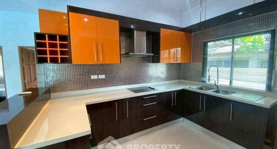 For sale 3 bedrooms villa in Huay Yai, Pattaya