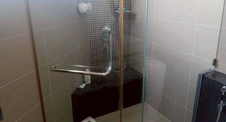 For sale 3 bedrooms condo in Huai Khwang, Bangkok