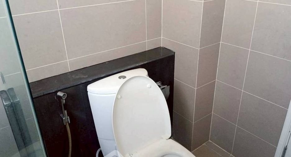 For sale 3 bedrooms condo in Huai Khwang, Bangkok