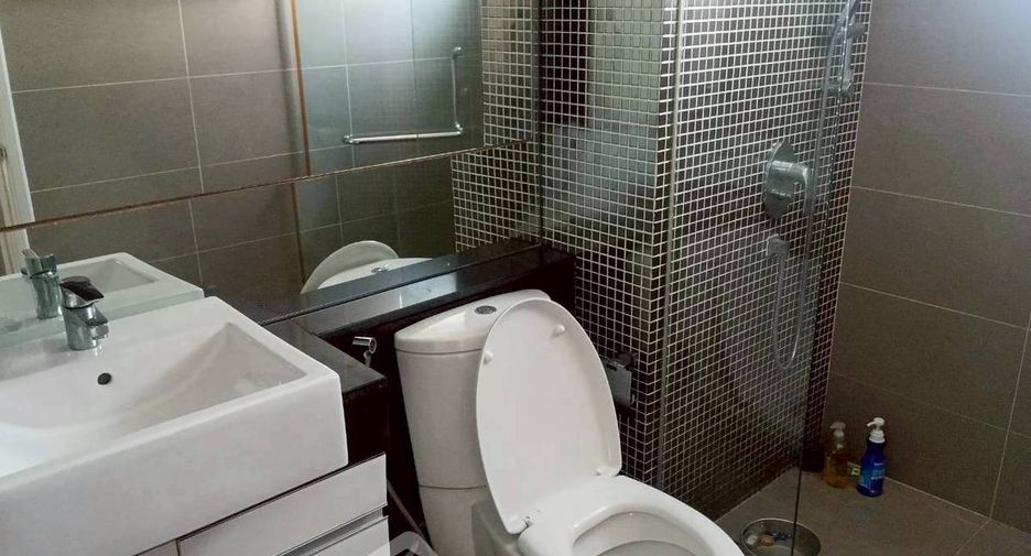 For sale 3 bedrooms condo in Huai Khwang, Bangkok