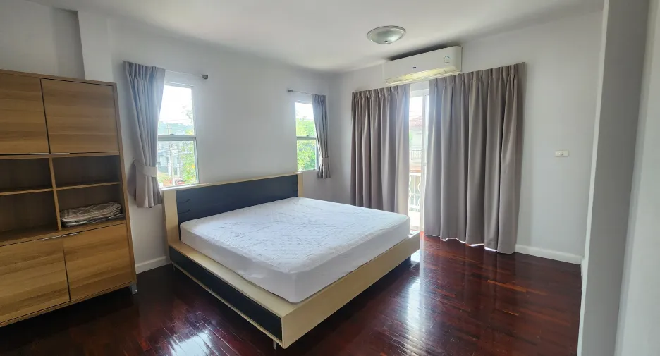 À louer 3 chambres maison à Mueang Phuket, Phuket