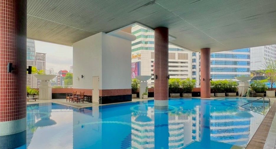 Condo en alquiler de 3 habitaciones en Khlong Toei, Bangkok