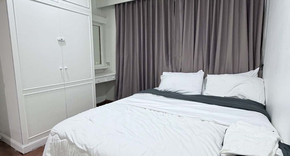 For rent 2 bedrooms condo in Watthana, Bangkok