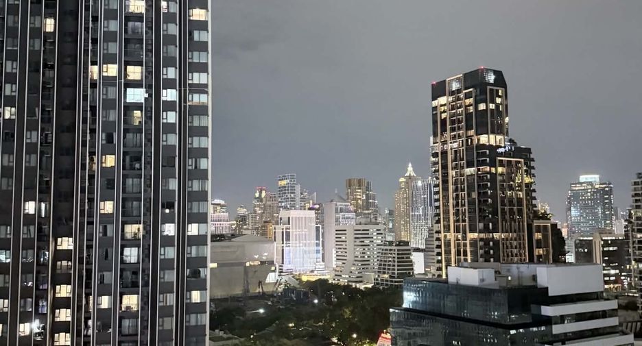 For rent 2 bedrooms condo in Watthana, Bangkok
