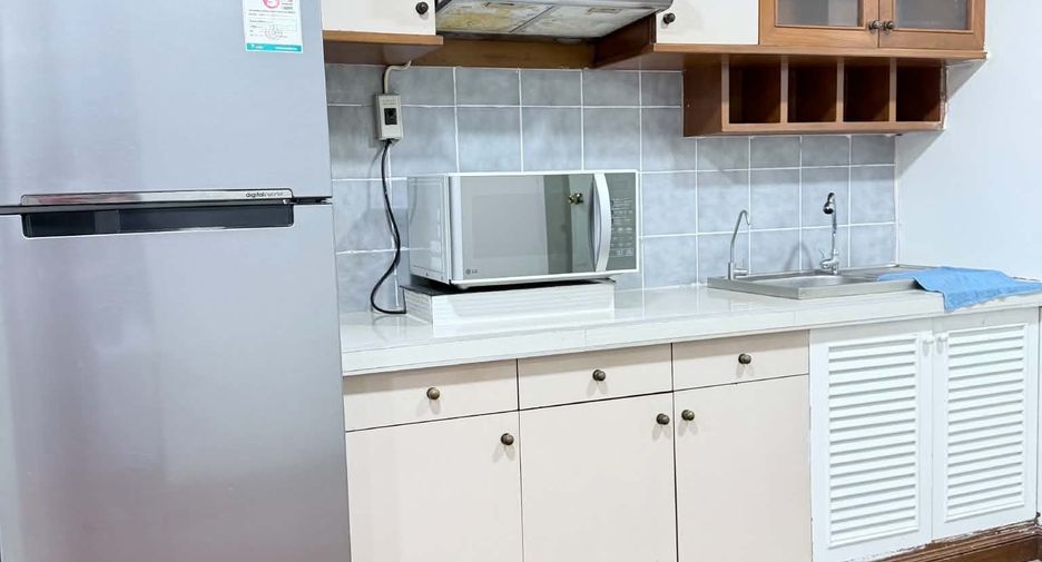 For rent 2 bedrooms condo in Watthana, Bangkok
