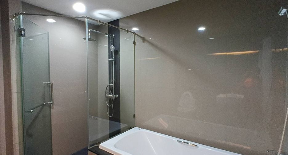 Condo en alquiler de 2 habitaciones en Khlong Toei, Bangkok